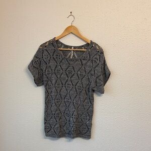 Leo & Nicole Gray Short Sleeve Knit Top